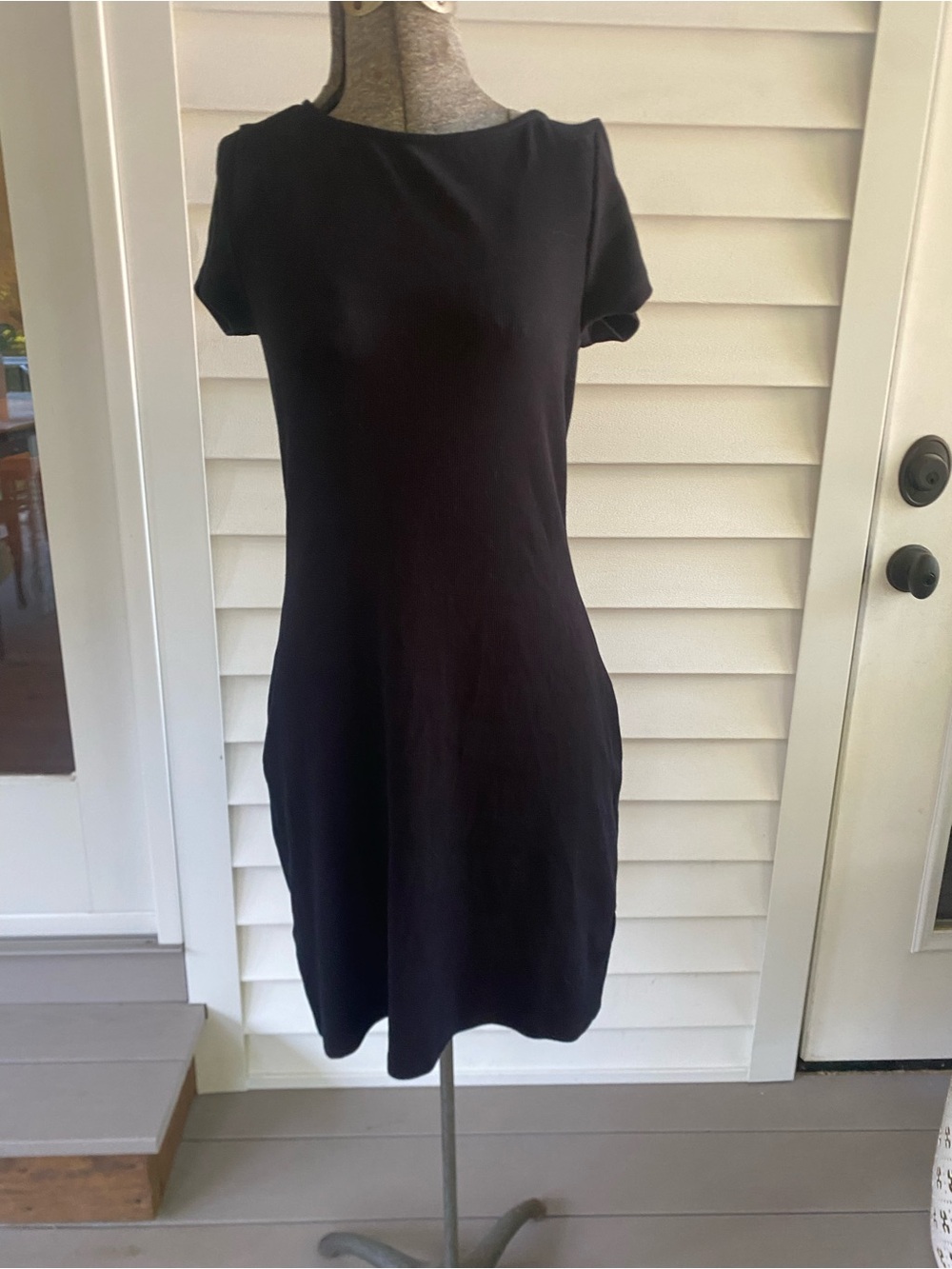 Boden Black Short-Sleeve Shift Dress - Classic Minimalist